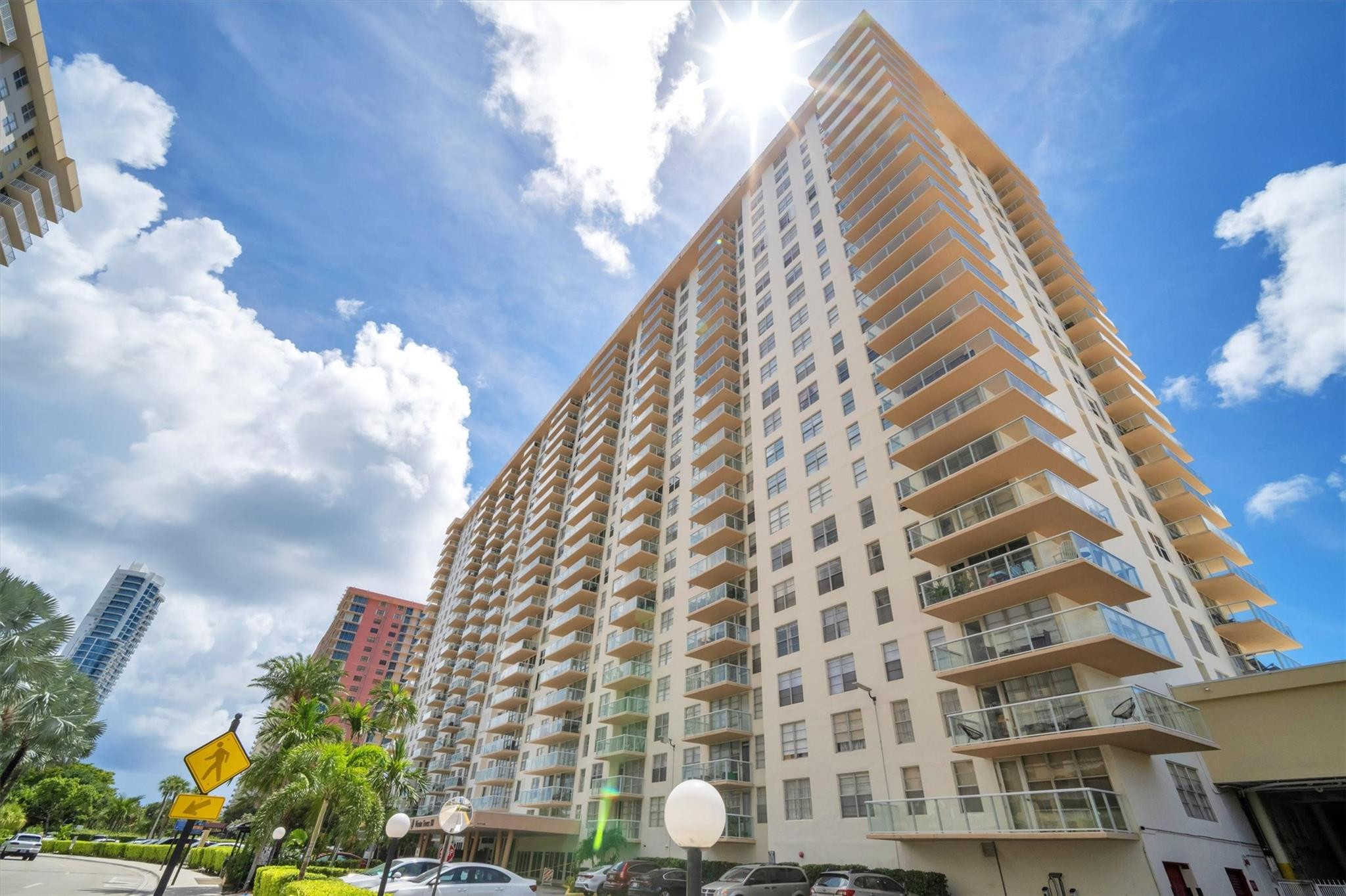 230 174th Street 814, Sunny Isles Beach, FL 33160 — photo 1
