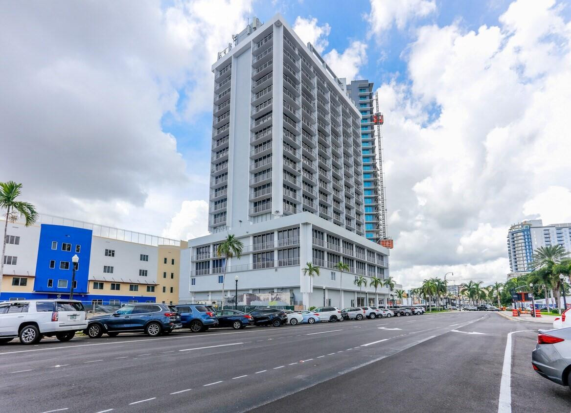 1720 E Harrison Street 18-A, Hollywood, FL 33020