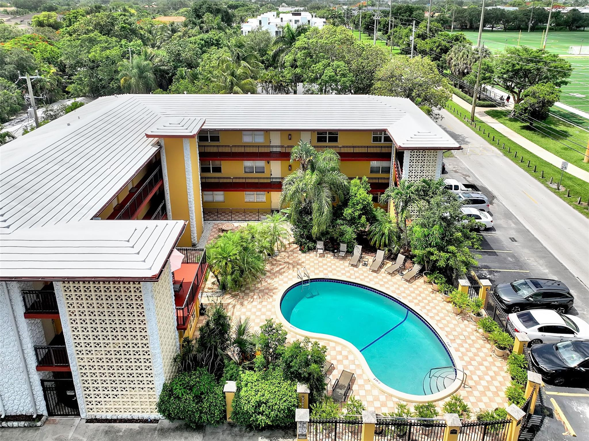 744 NE 14th Avenue 4, Fort Lauderdale, FL 33304 — photo 1