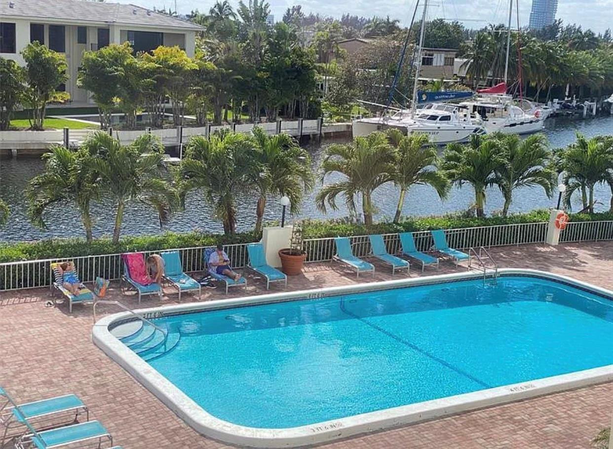 Hallandale Beach, FL