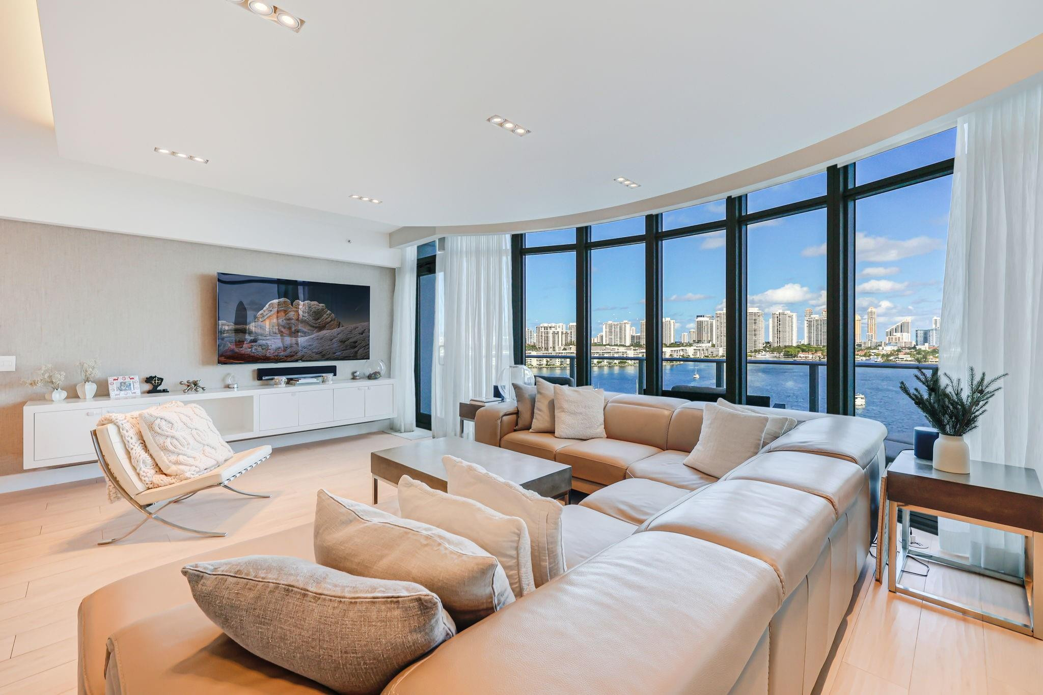 17301 Biscayne Boulevard 1011, North Miami Beach, FL 33160 — photo 1