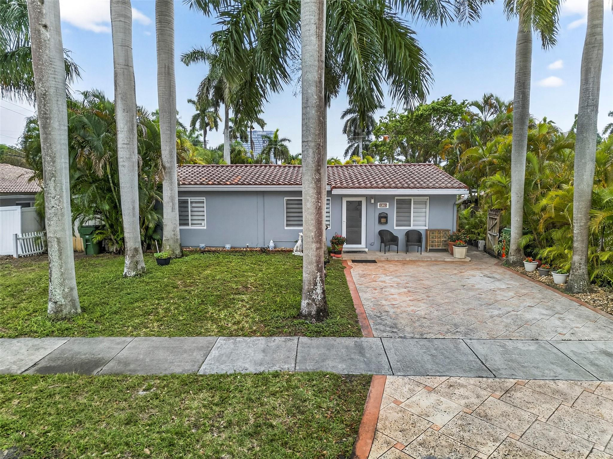 918 NE 4th Street, Hallandale Beach, FL 33009 — photo 1