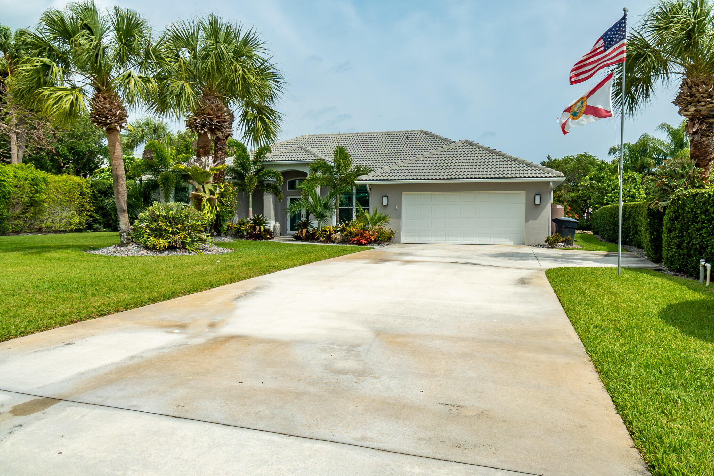1714 Coconut Drive, Fort Pierce, FL 34949 — photo 1