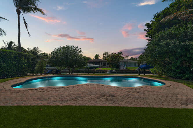 7820 Hawthorne Avenue, Miami Beach, FL 33141