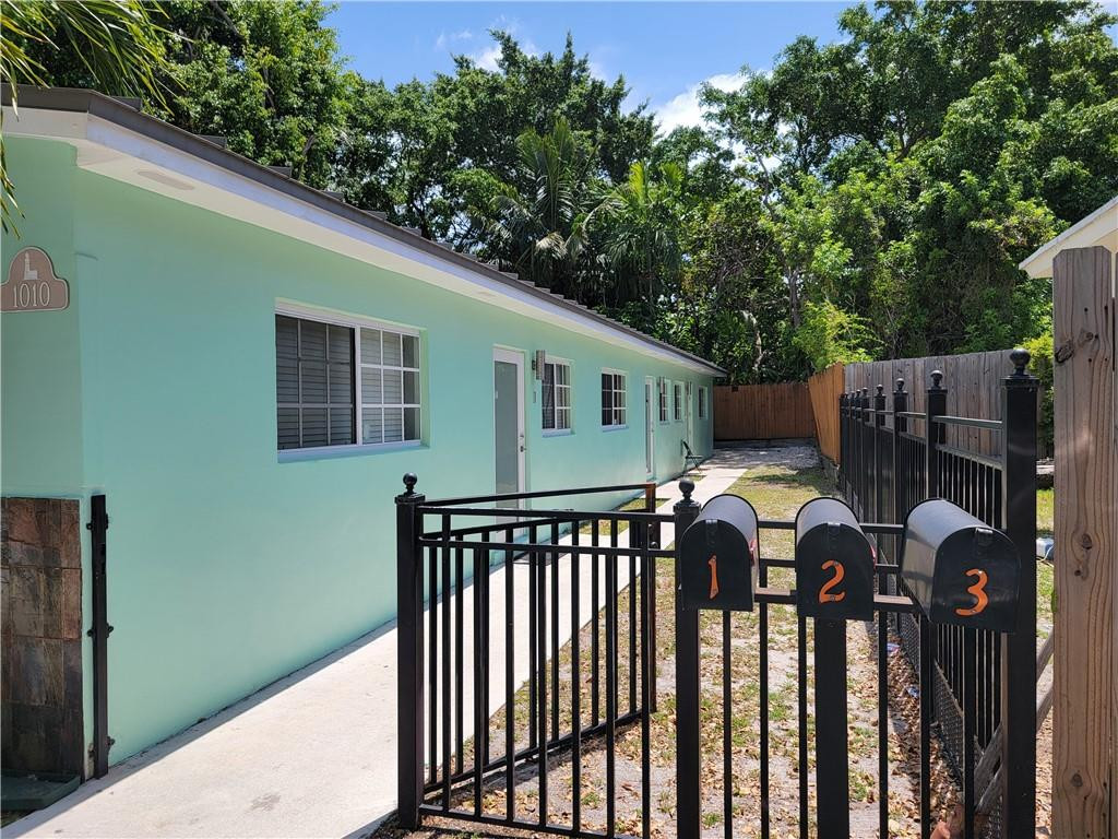 1010 NW 3rd Avenue, Hallandale Beach, FL 33009 — photo 1