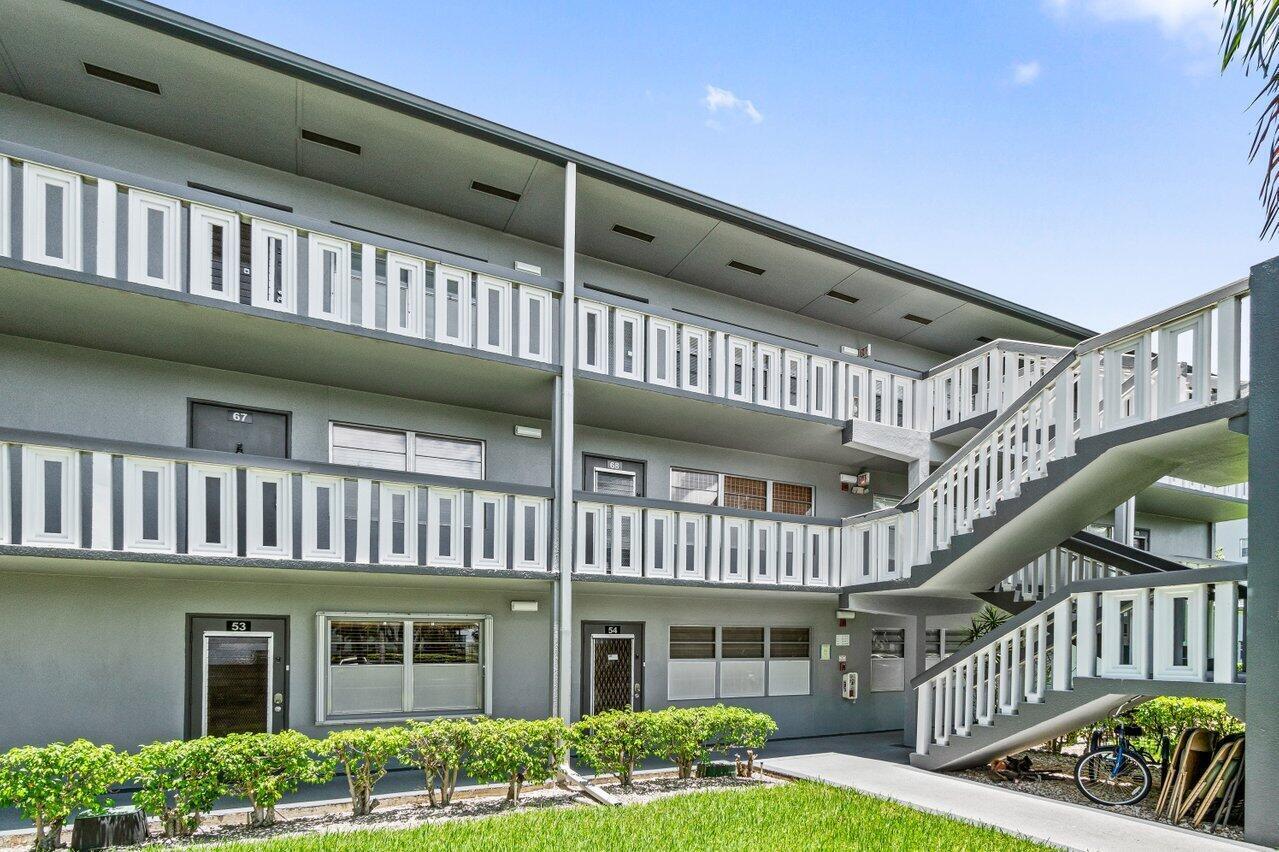 68 Suffolk B 68, Boca Raton, FL 33434 — photo 1