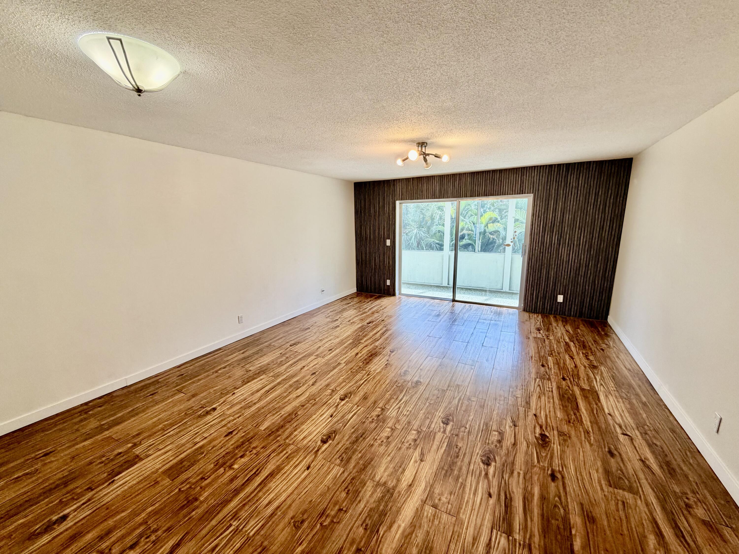 1000 NE 14th Avenue 304, Hallandale Beach, FL 33009