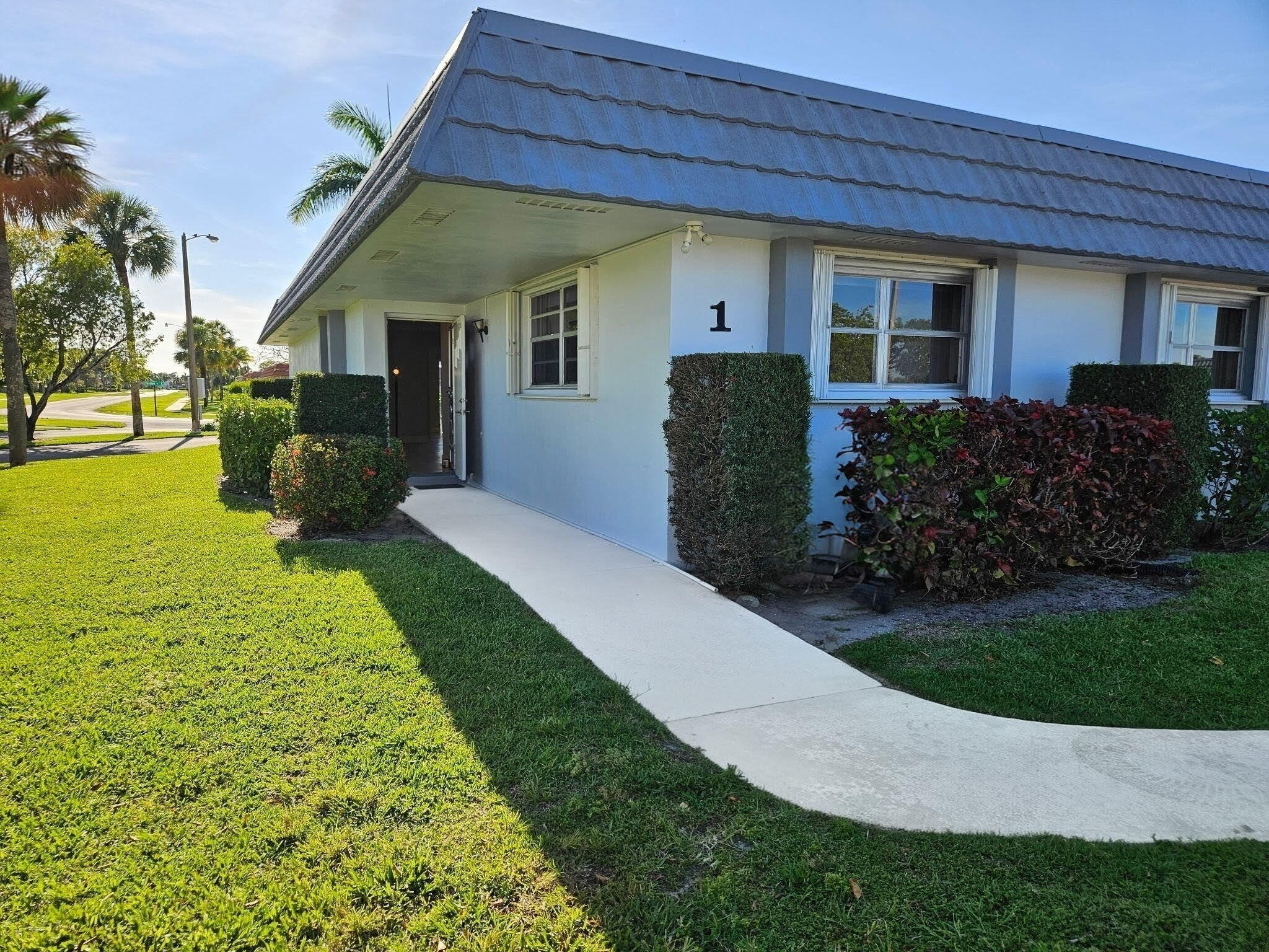 2886 E Fernley Dr Drive E 1, West Palm Beach, FL 33415 — photo 1
