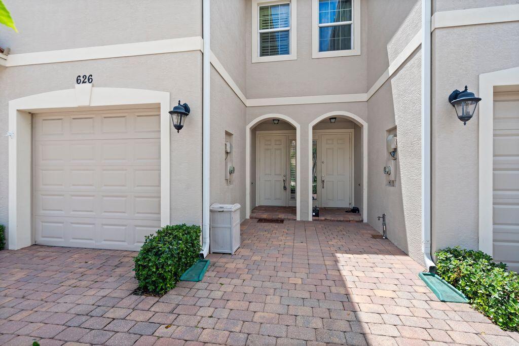 626 SW Glen Crest Way, Stuart, FL 34997 — photo 1