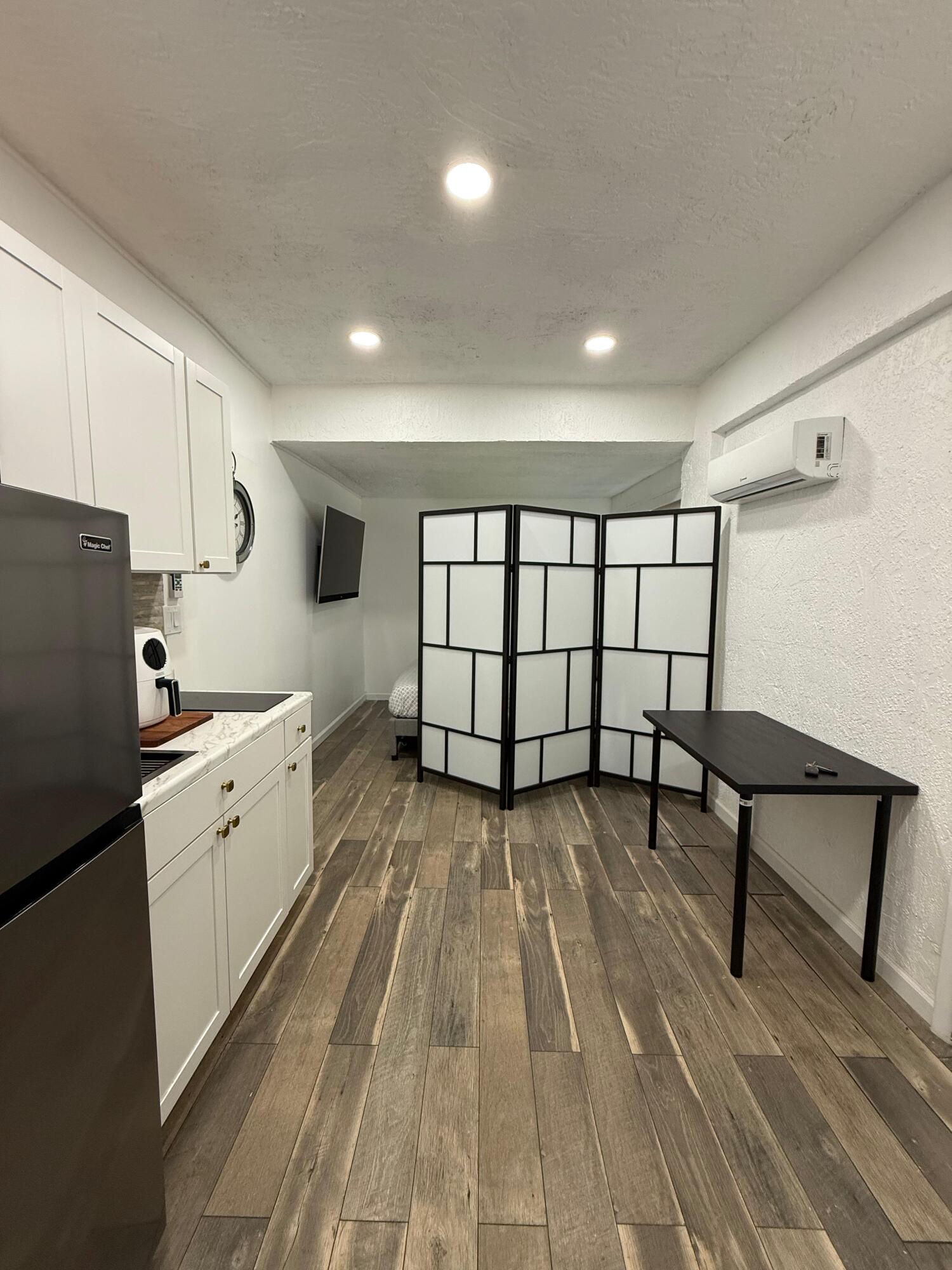 3111 N 66th Avenue Efficiency /side Door, Hollywood, FL 33024